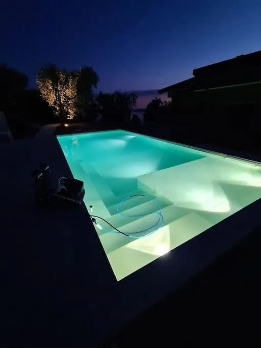 Villa Malu - Apt Amalia - Piscina E Vista Lago Torri Del Benaco Apartment